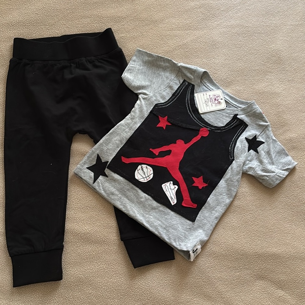 2 piece set Gray and Black top and pants with Athletic Style new 18 months